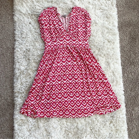 GAP Plunging V-Neck Cap Sleeve Fit and Flare Dress Cheveron - Picture 2 of 10